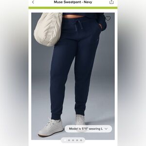 Alo muse sweatpants